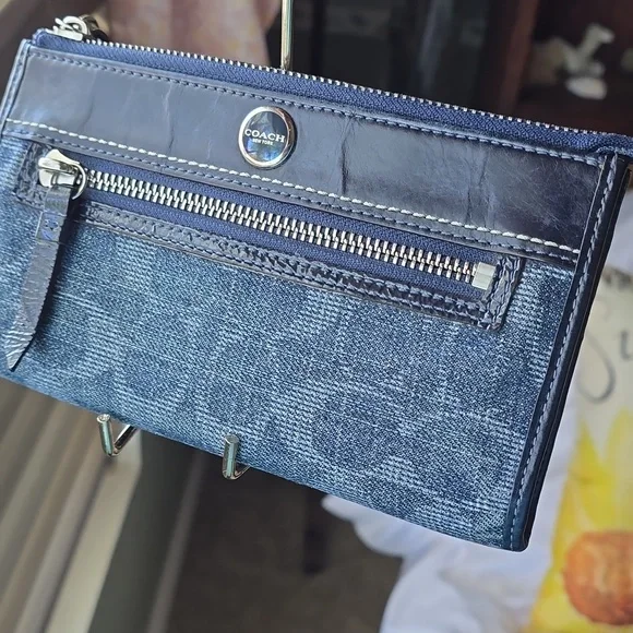 Coach DENIM POPPY Legacy LINED large Wristlet. Fits Iphone RARE - Picture 15 of 15